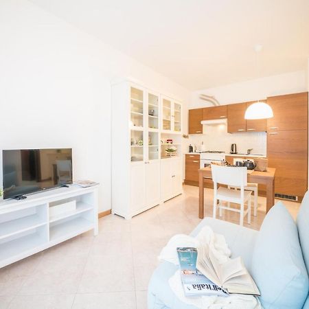 Gardappartamenti Garibaldi City Centre Desenzano del Garda Eksteriør bilde