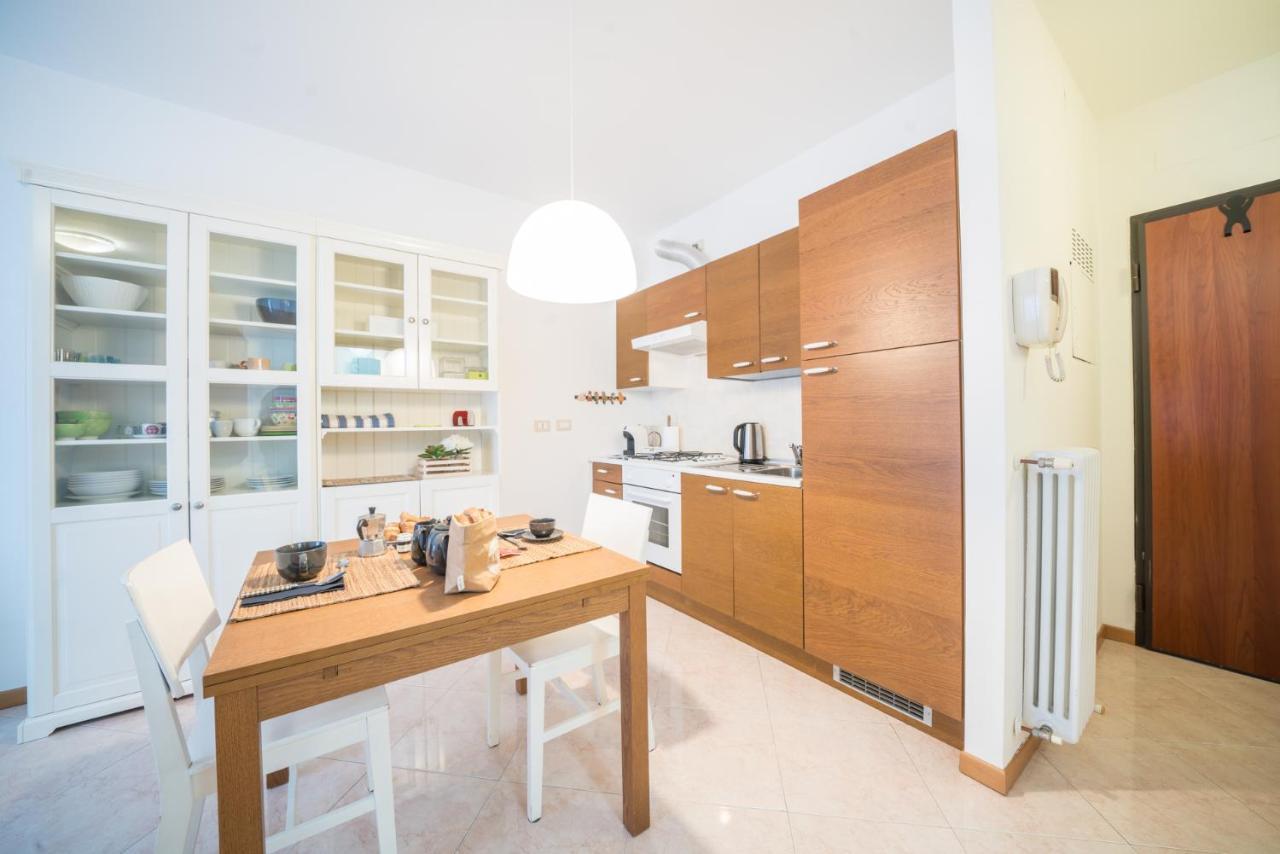 Gardappartamenti Garibaldi City Centre Desenzano del Garda Eksteriør bilde