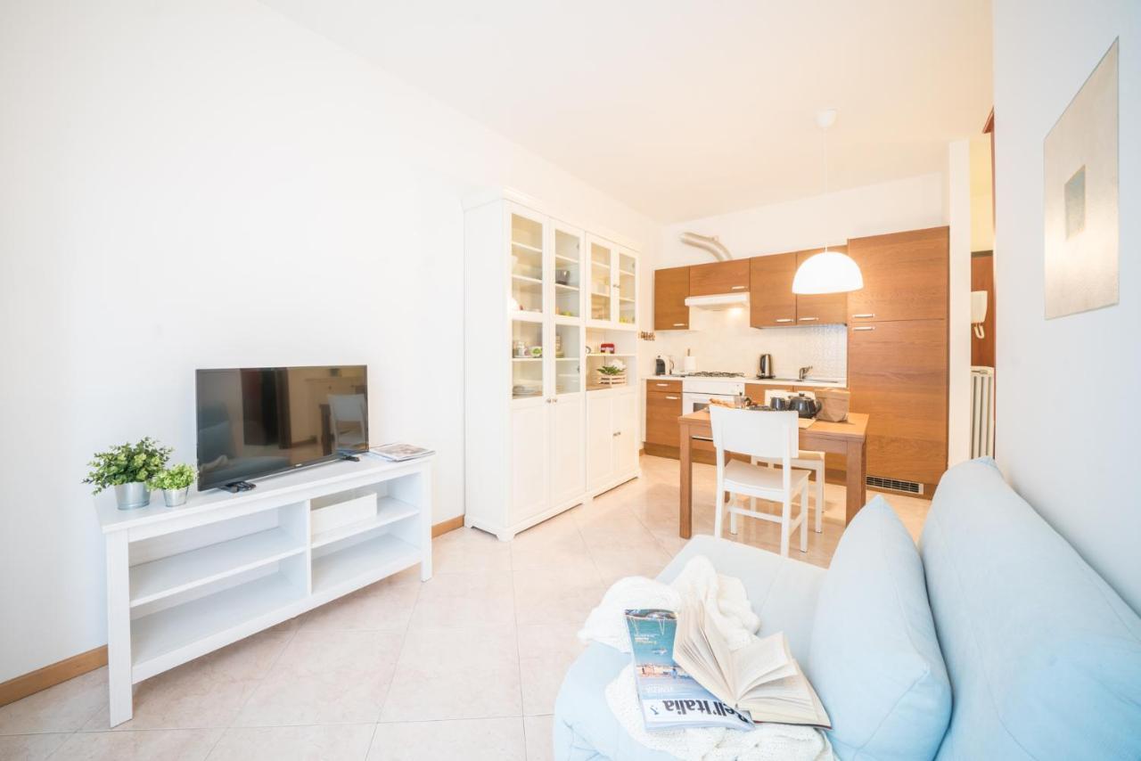 Gardappartamenti Garibaldi City Centre Desenzano del Garda Eksteriør bilde